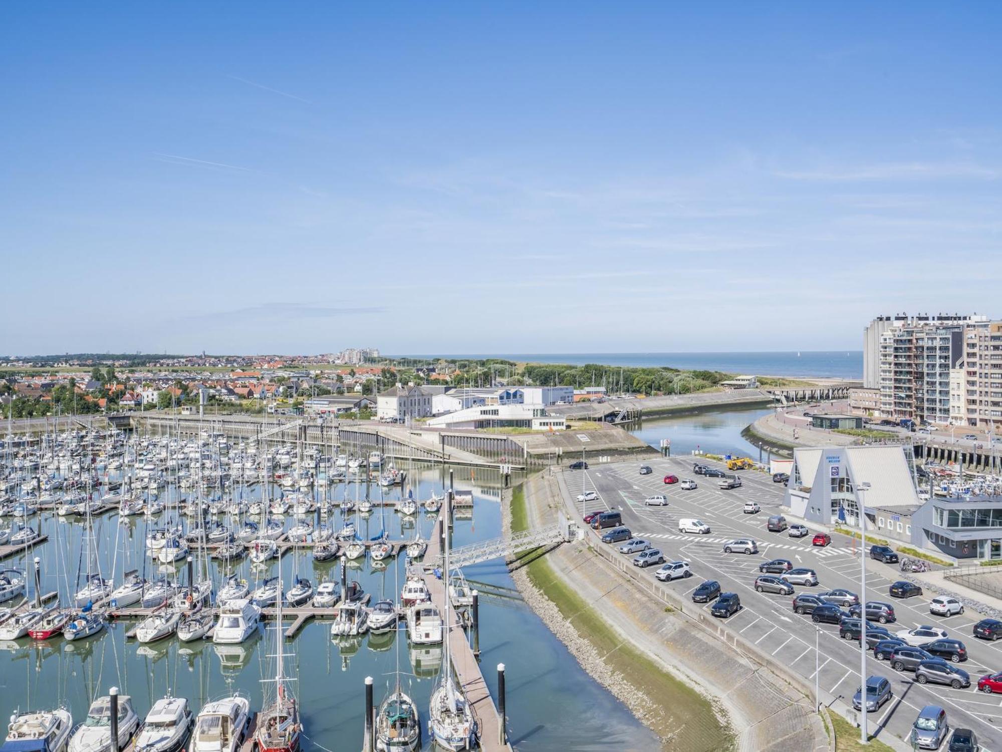 Authentic With View, Cleaning Included * Blankenberge