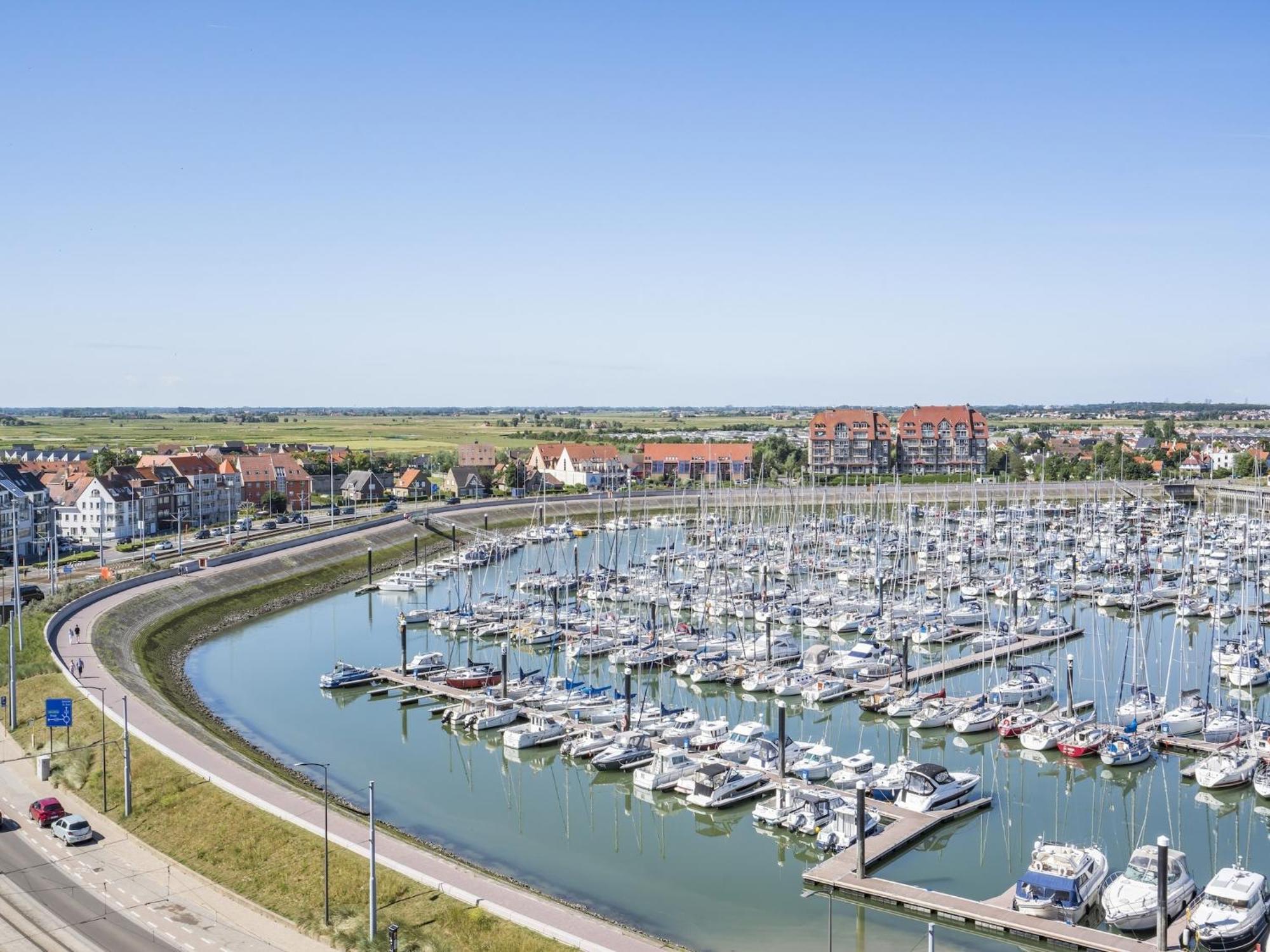 Authentic With View, Cleaning Included Appartement