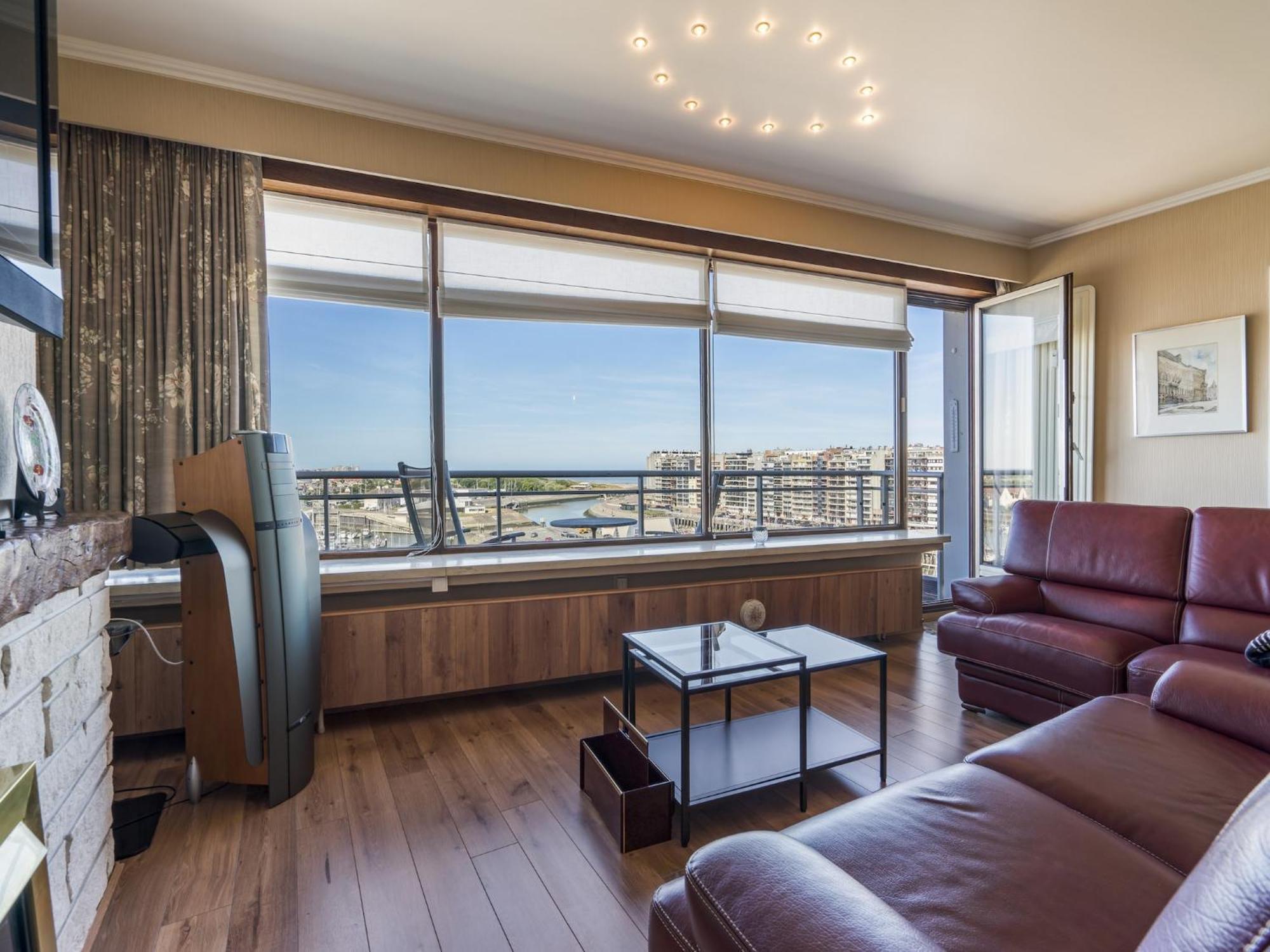 Authentic With View, Cleaning Included Appartement