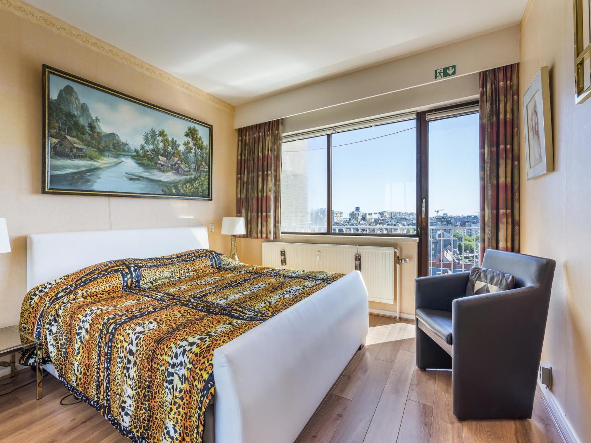 Authentic With View, Cleaning Included
